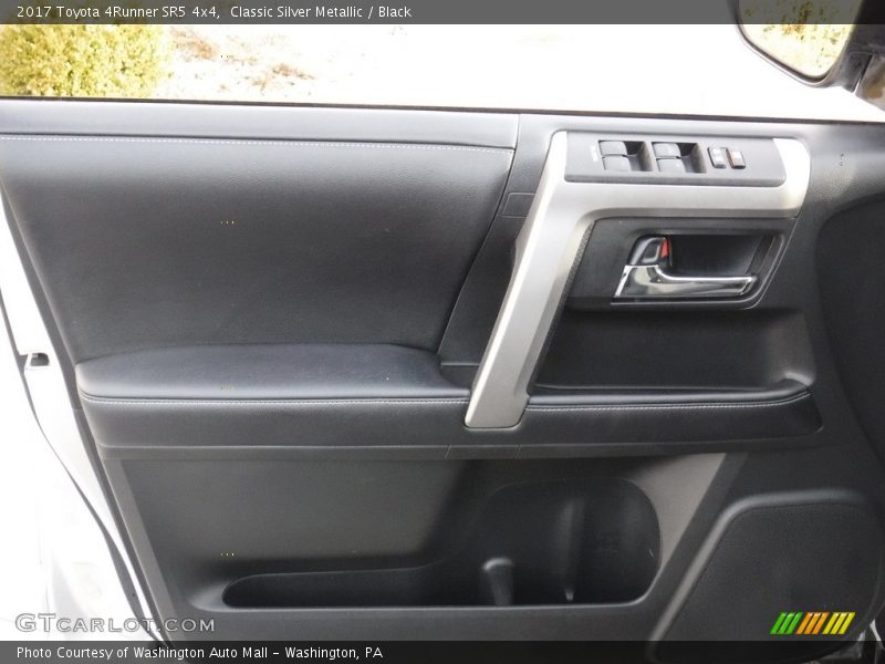 Classic Silver Metallic / Black 2017 Toyota 4Runner SR5 4x4