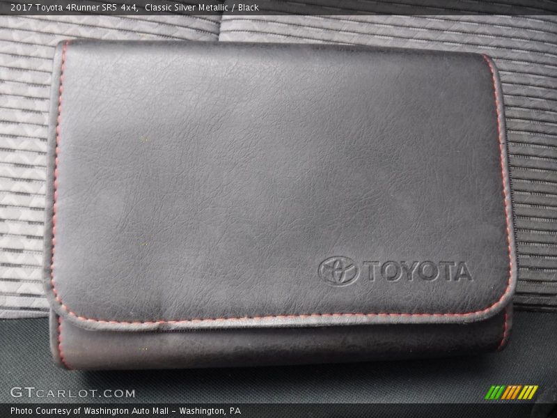 Classic Silver Metallic / Black 2017 Toyota 4Runner SR5 4x4