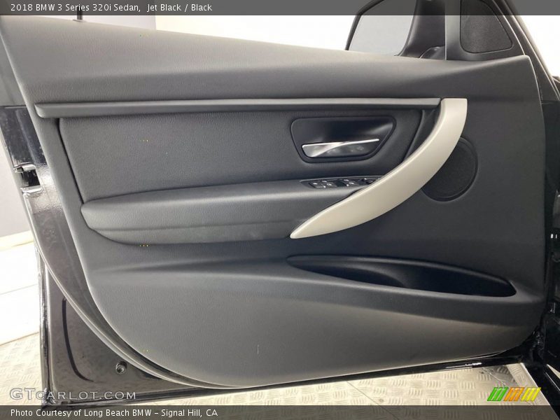 Jet Black / Black 2018 BMW 3 Series 320i Sedan