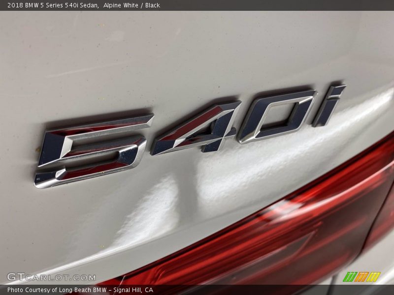 Alpine White / Black 2018 BMW 5 Series 540i Sedan