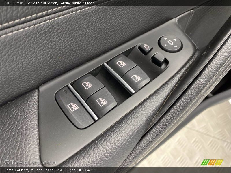 Alpine White / Black 2018 BMW 5 Series 540i Sedan