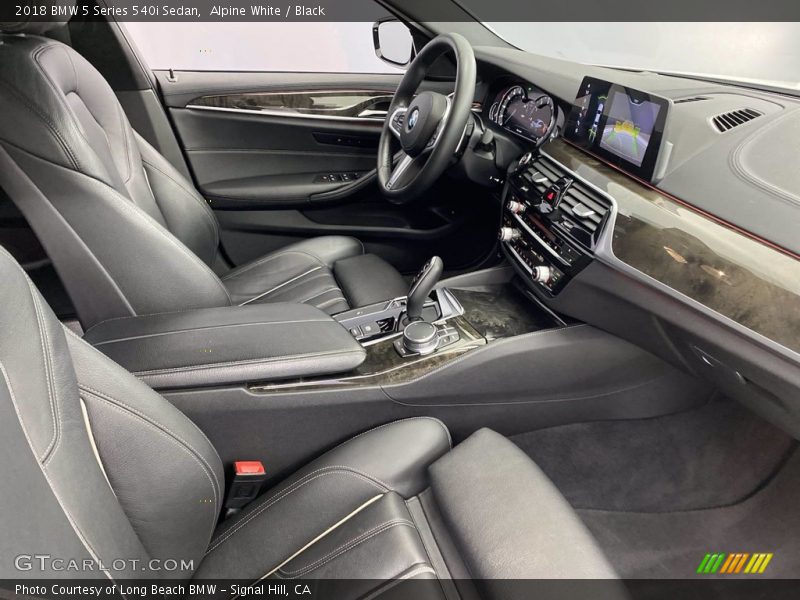Alpine White / Black 2018 BMW 5 Series 540i Sedan