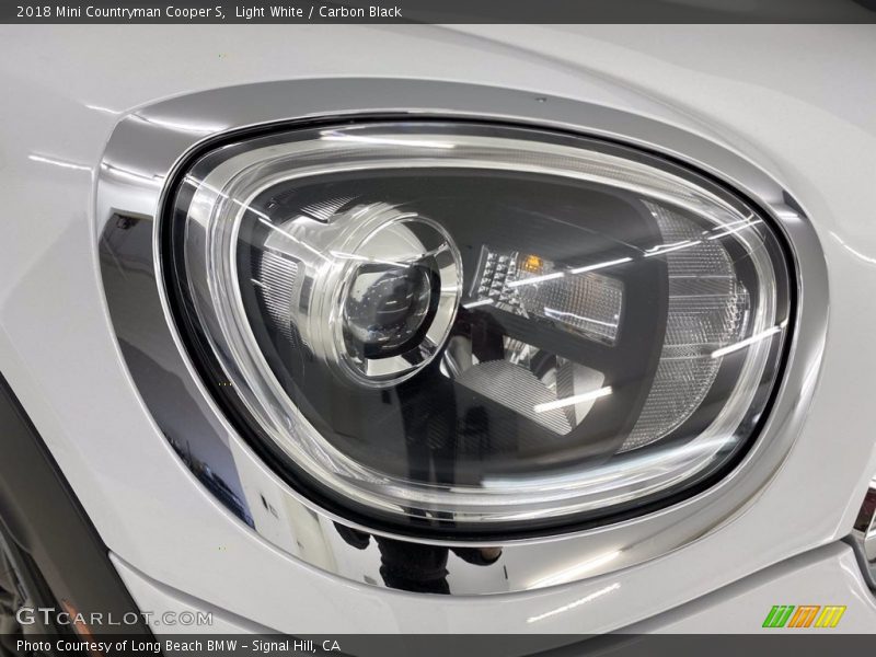 Light White / Carbon Black 2018 Mini Countryman Cooper S