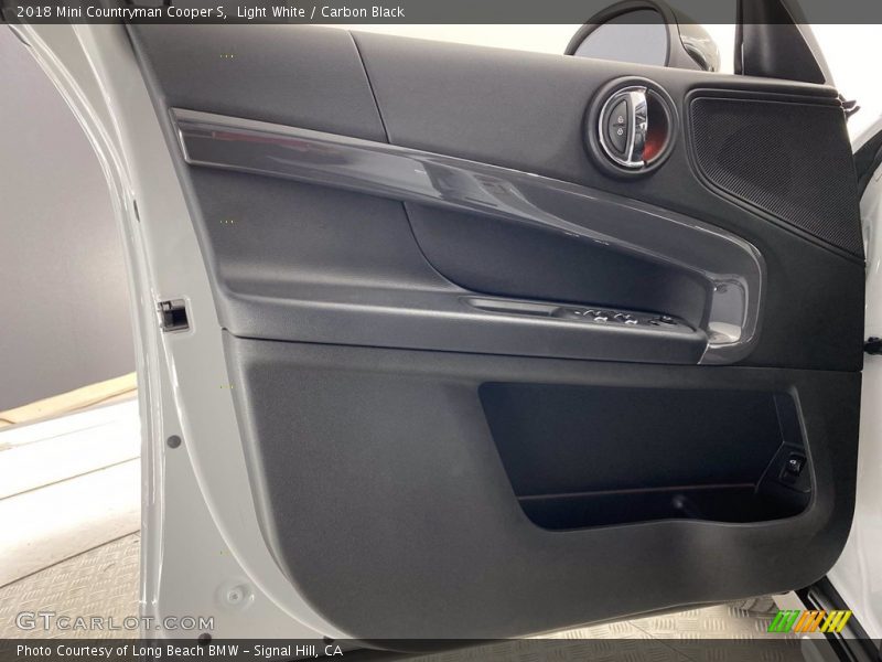 Light White / Carbon Black 2018 Mini Countryman Cooper S