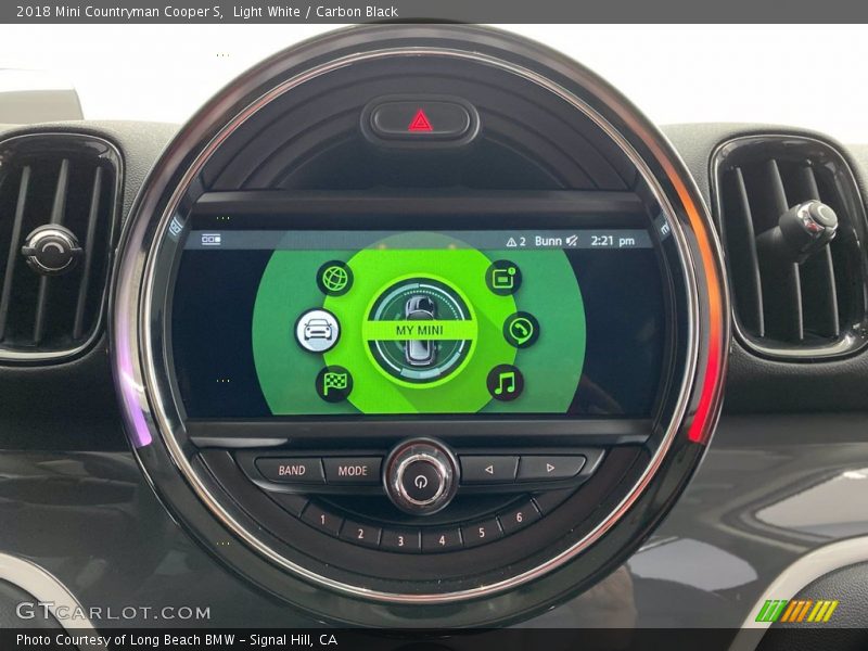 Light White / Carbon Black 2018 Mini Countryman Cooper S