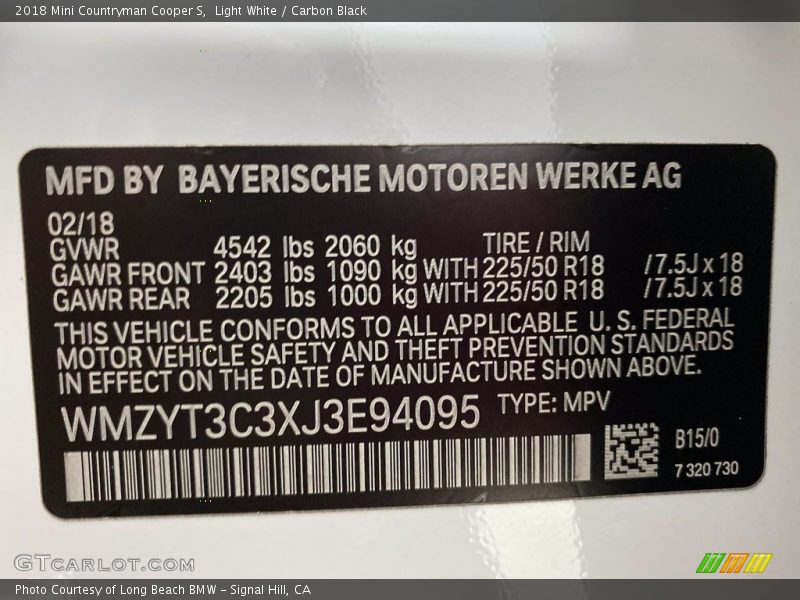 Light White / Carbon Black 2018 Mini Countryman Cooper S