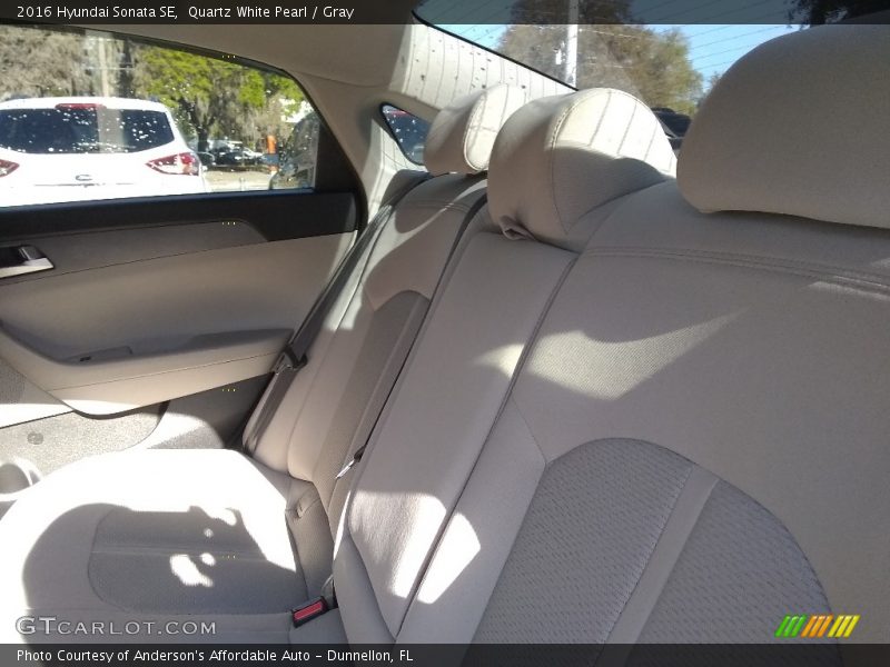 Quartz White Pearl / Gray 2016 Hyundai Sonata SE