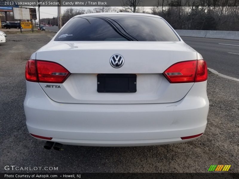Candy White / Titan Black 2013 Volkswagen Jetta S Sedan