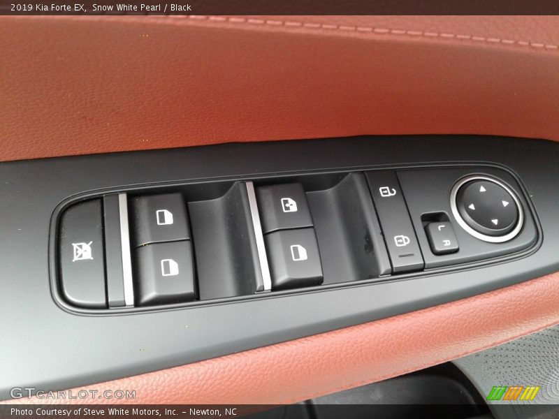 Snow White Pearl / Black 2019 Kia Forte EX