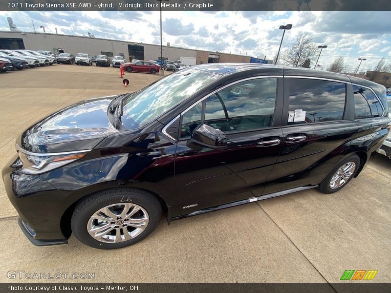 Midnight Black Metallic / Graphite 2021 Toyota Sienna XSE AWD Hybrid
