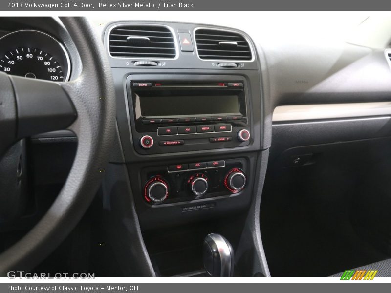 Reflex Silver Metallic / Titan Black 2013 Volkswagen Golf 4 Door