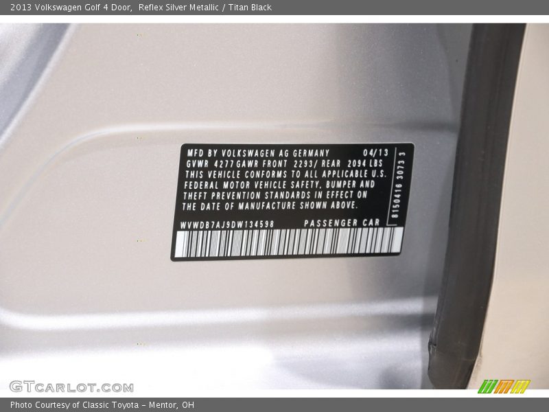 Reflex Silver Metallic / Titan Black 2013 Volkswagen Golf 4 Door