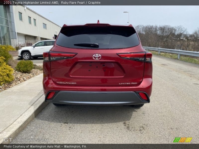 Ruby Flare Pearl / Graphite 2021 Toyota Highlander Limited AWD