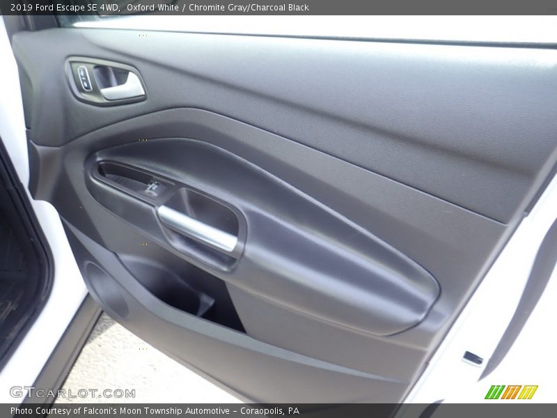 Oxford White / Chromite Gray/Charcoal Black 2019 Ford Escape SE 4WD