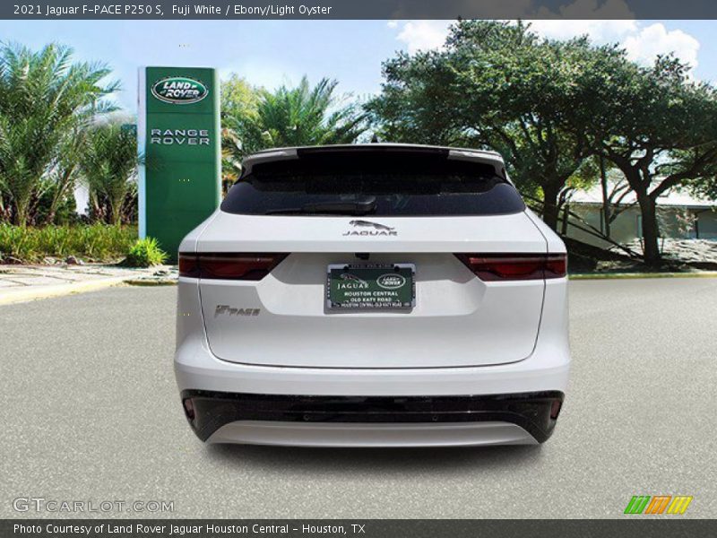 Fuji White / Ebony/Light Oyster 2021 Jaguar F-PACE P250 S