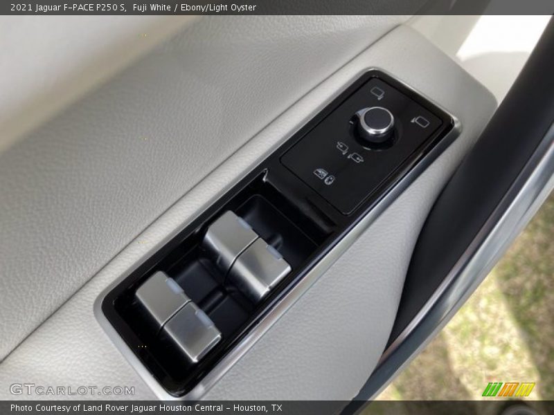 Fuji White / Ebony/Light Oyster 2021 Jaguar F-PACE P250 S