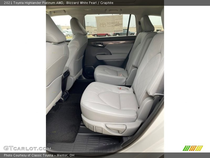 Blizzard White Pearl / Graphite 2021 Toyota Highlander Platinum AWD