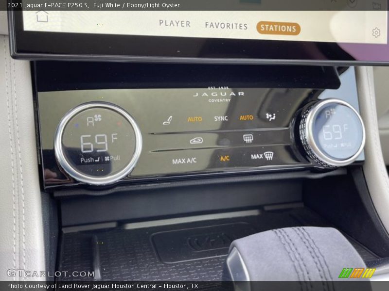 Fuji White / Ebony/Light Oyster 2021 Jaguar F-PACE P250 S