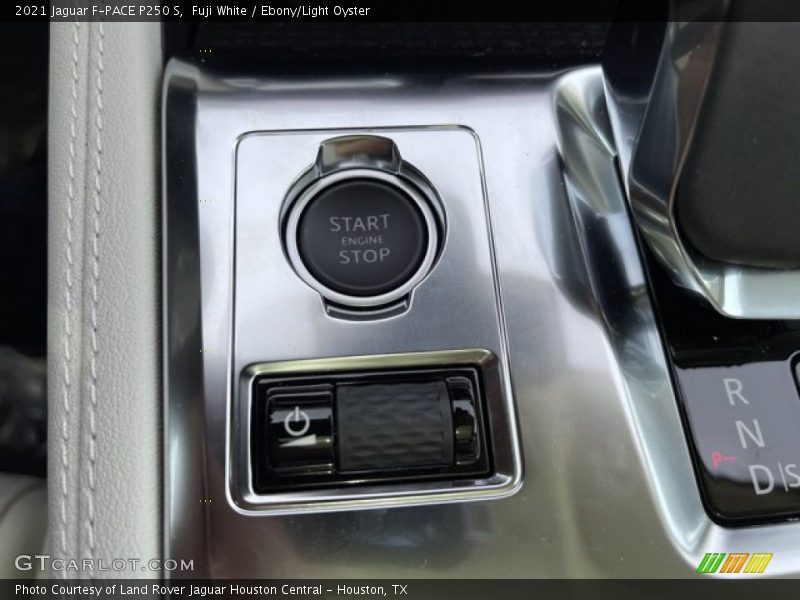 Fuji White / Ebony/Light Oyster 2021 Jaguar F-PACE P250 S
