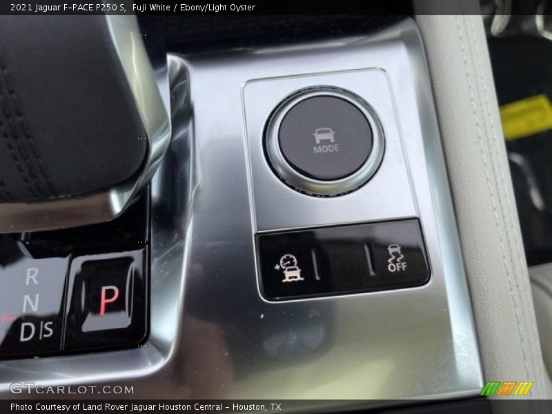 Fuji White / Ebony/Light Oyster 2021 Jaguar F-PACE P250 S