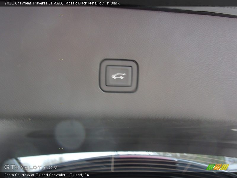 Mosaic Black Metallic / Jet Black 2021 Chevrolet Traverse LT AWD