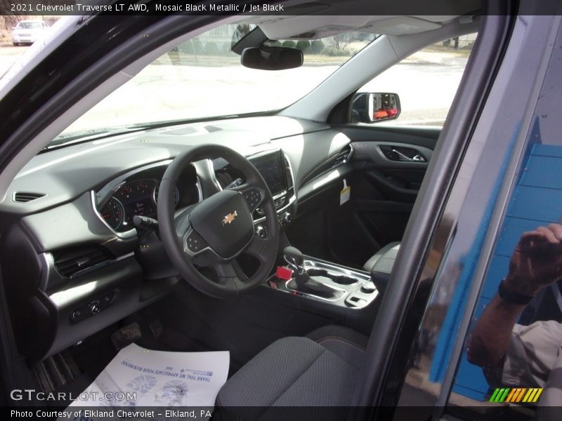 Mosaic Black Metallic / Jet Black 2021 Chevrolet Traverse LT AWD