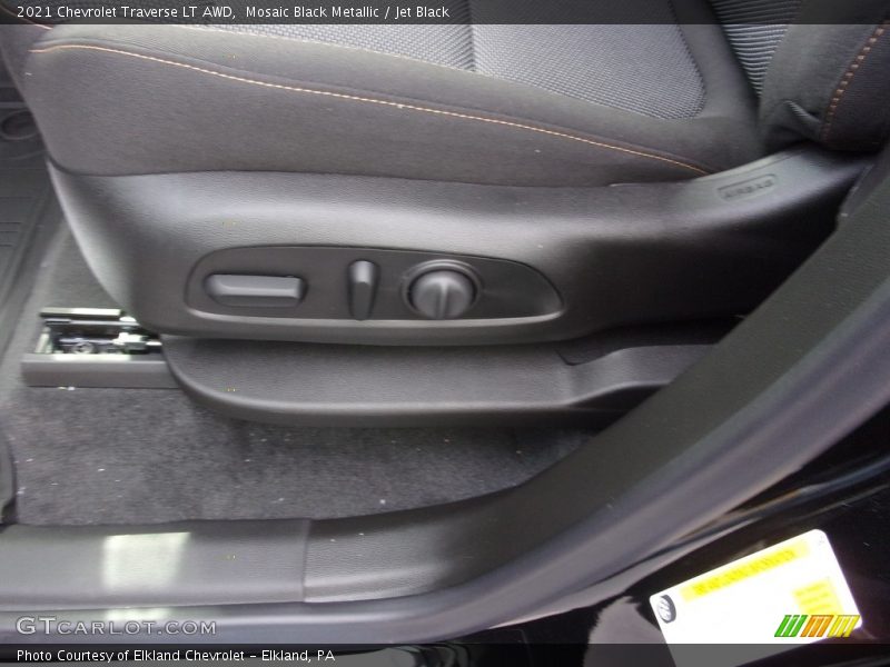 Mosaic Black Metallic / Jet Black 2021 Chevrolet Traverse LT AWD