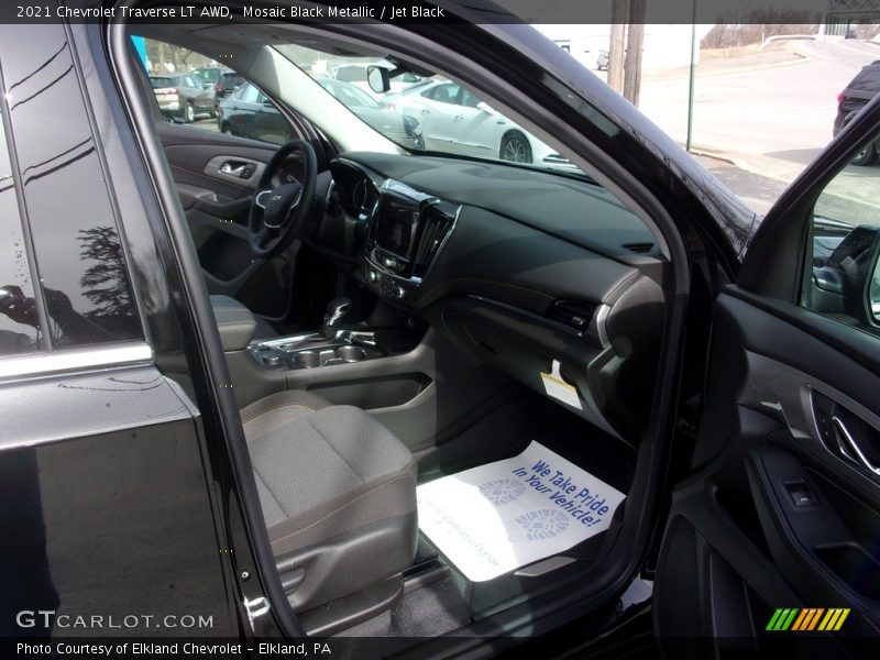 Mosaic Black Metallic / Jet Black 2021 Chevrolet Traverse LT AWD