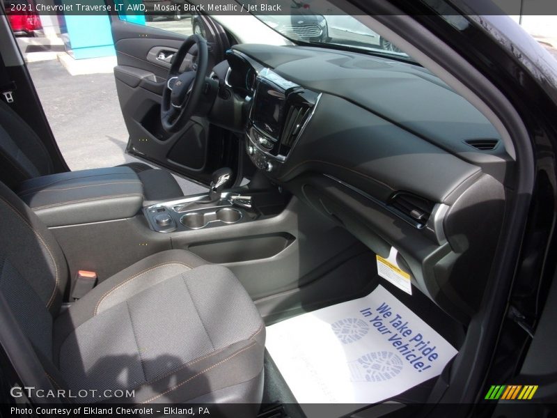 Mosaic Black Metallic / Jet Black 2021 Chevrolet Traverse LT AWD