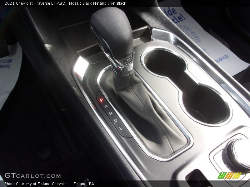 Mosaic Black Metallic / Jet Black 2021 Chevrolet Traverse LT AWD