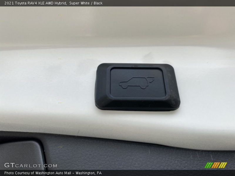 Super White / Black 2021 Toyota RAV4 XLE AWD Hybrid
