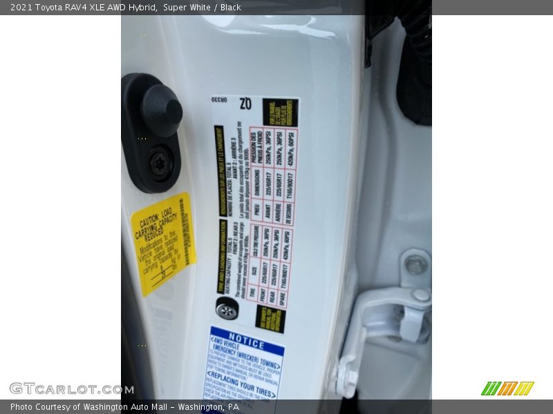 Super White / Black 2021 Toyota RAV4 XLE AWD Hybrid