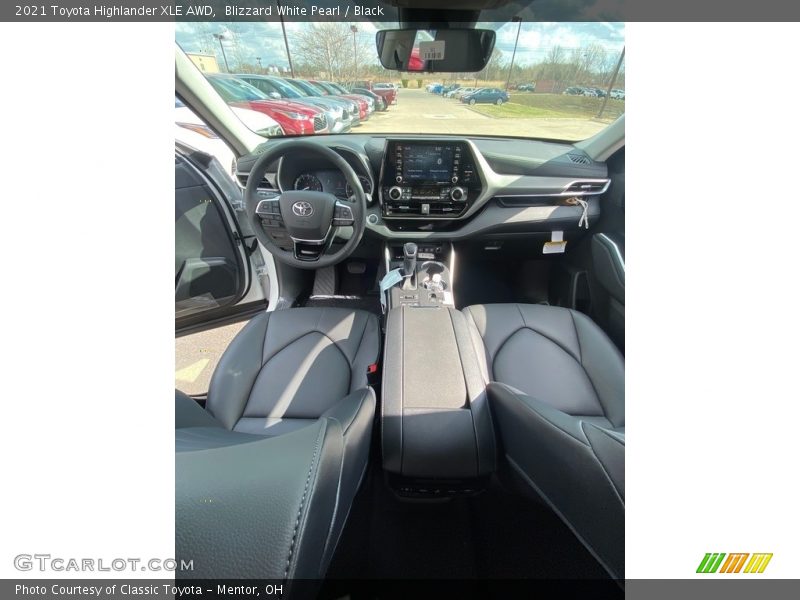 Blizzard White Pearl / Black 2021 Toyota Highlander XLE AWD
