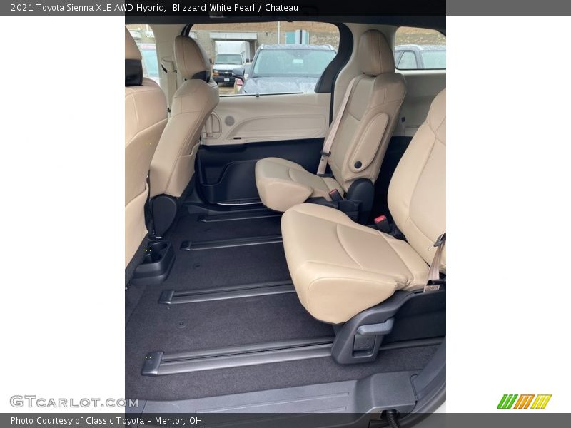 Blizzard White Pearl / Chateau 2021 Toyota Sienna XLE AWD Hybrid