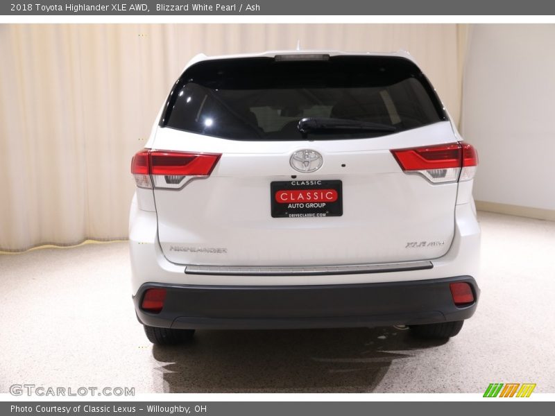 Blizzard White Pearl / Ash 2018 Toyota Highlander XLE AWD