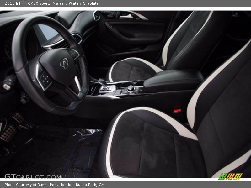 Majestic White / Graphite 2018 Infiniti QX30 Sport