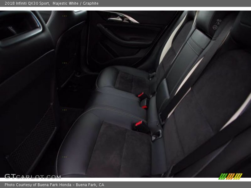 Majestic White / Graphite 2018 Infiniti QX30 Sport