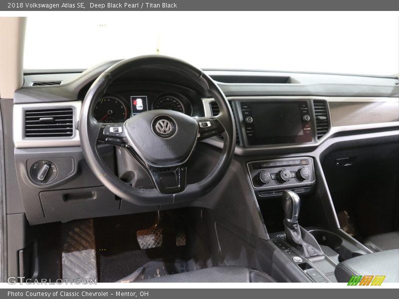 Deep Black Pearl / Titan Black 2018 Volkswagen Atlas SE