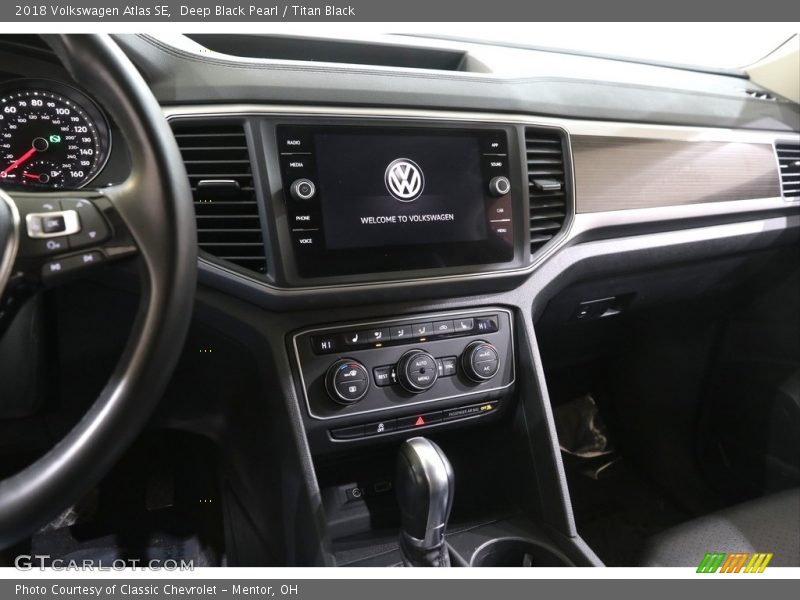 Deep Black Pearl / Titan Black 2018 Volkswagen Atlas SE