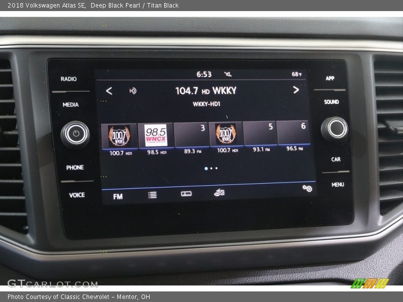 Deep Black Pearl / Titan Black 2018 Volkswagen Atlas SE