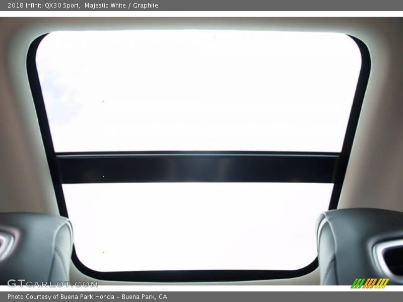 Majestic White / Graphite 2018 Infiniti QX30 Sport