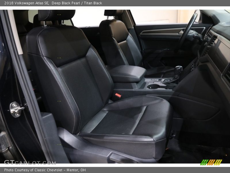 Deep Black Pearl / Titan Black 2018 Volkswagen Atlas SE