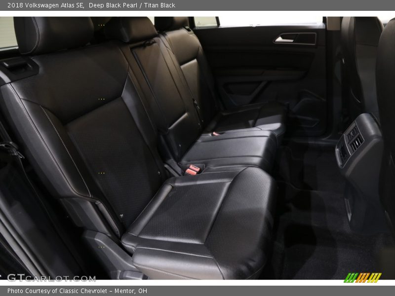 Deep Black Pearl / Titan Black 2018 Volkswagen Atlas SE