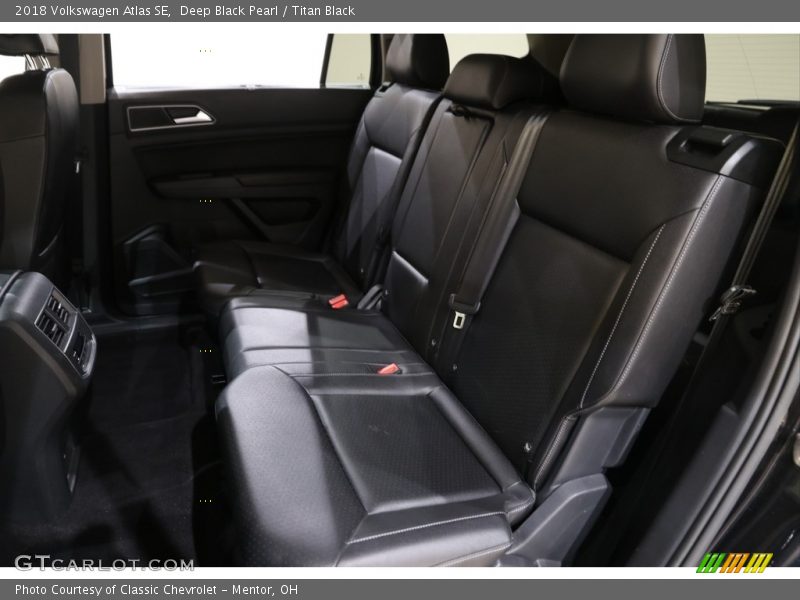 Deep Black Pearl / Titan Black 2018 Volkswagen Atlas SE