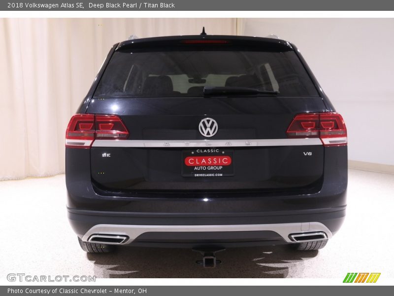 Deep Black Pearl / Titan Black 2018 Volkswagen Atlas SE