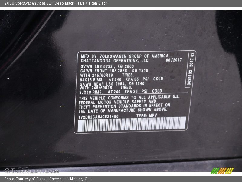 Deep Black Pearl / Titan Black 2018 Volkswagen Atlas SE