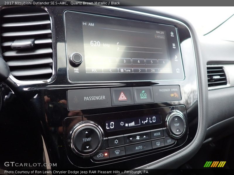Controls of 2017 Outlander SE S-AWC