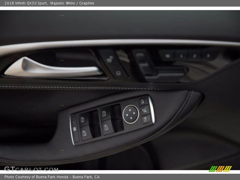 Majestic White / Graphite 2018 Infiniti QX30 Sport