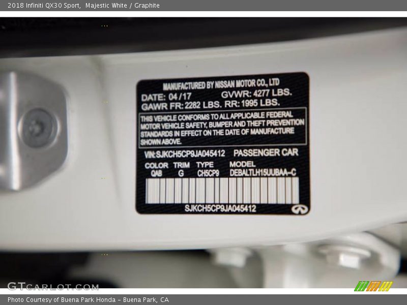 Majestic White / Graphite 2018 Infiniti QX30 Sport
