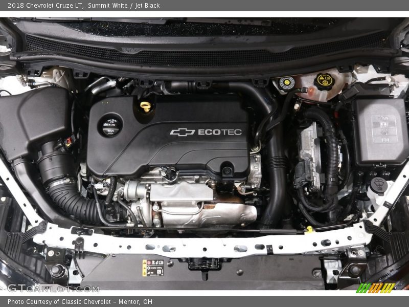 Summit White / Jet Black 2018 Chevrolet Cruze LT